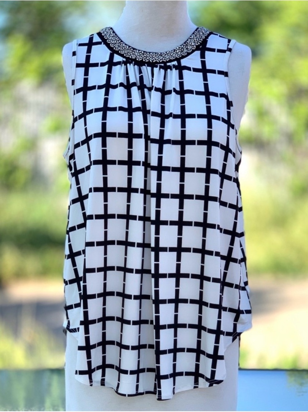 Knapp Studio Black and White Beaded Collar Square Pattern Sleeveless Blouse, M